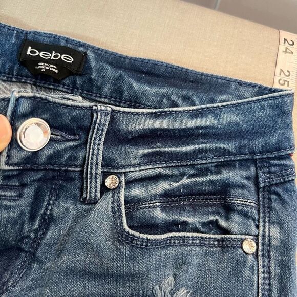 Bebe Lightly Distressed Bejeweled Pocket Skinny Jeans Penelope Wash Size 26 - Picture 7 of 9